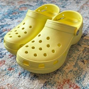 EUC Womens Classic Crush Clog in Yellow